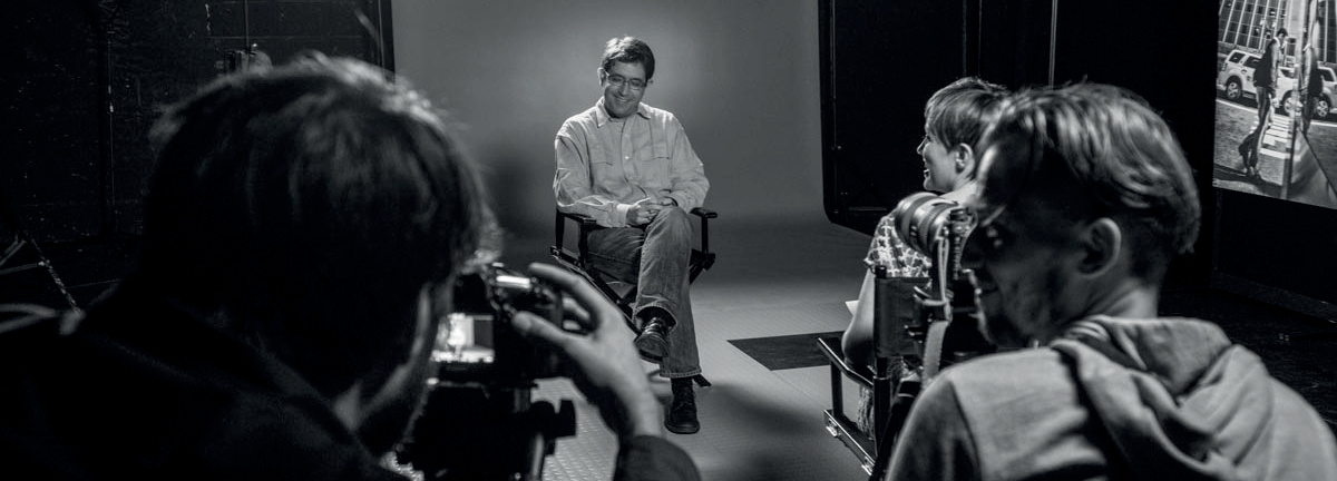 Interview studio d'Adrien Gombeaud, filmé par des cameramen