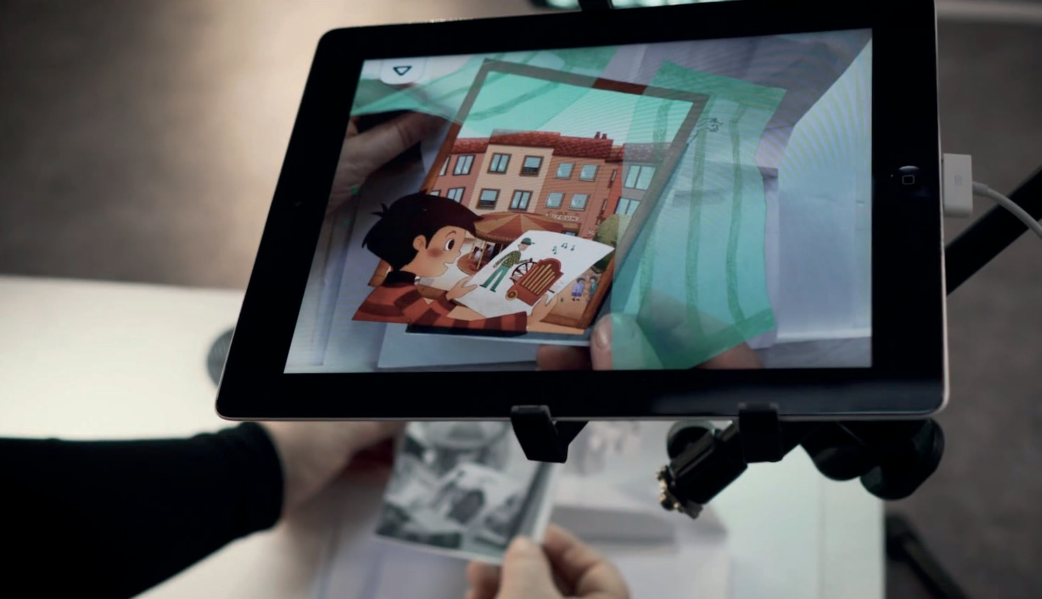 Tablette avec l'application Dessine-moi le vent en RA