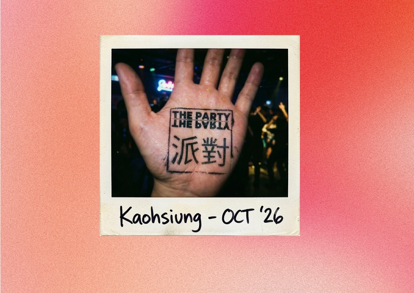 The Party : Polaroid d'une main portant l'idéogramme traditionnel, légendé Kaohsiung - OCT '26